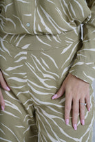 داليدرس بنطلون منقوش وايد ليج وسط مرتفع طويل نسائي