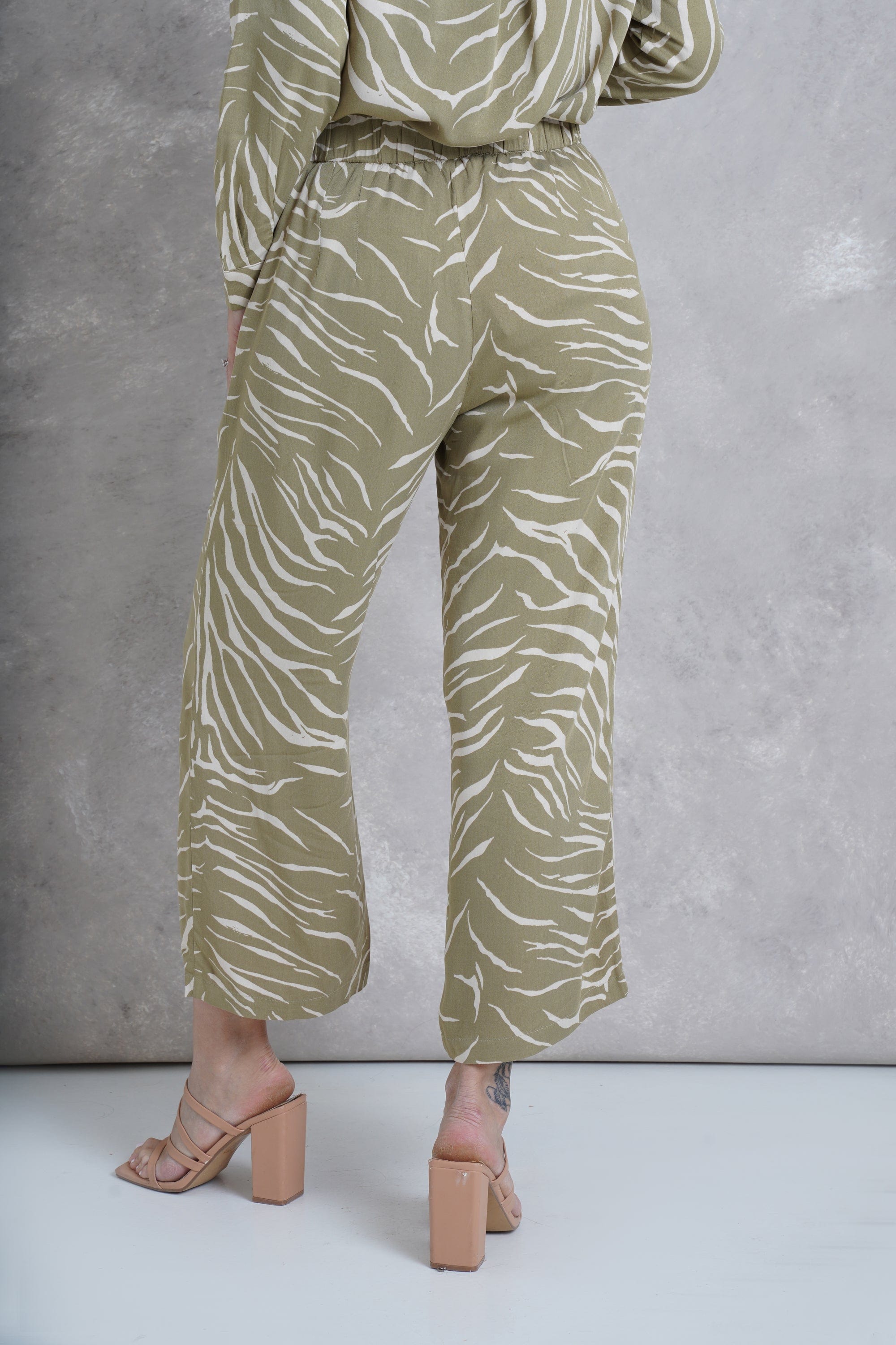 داليدرس بنطلون منقوش وايد ليج وسط مرتفع طويل نسائي