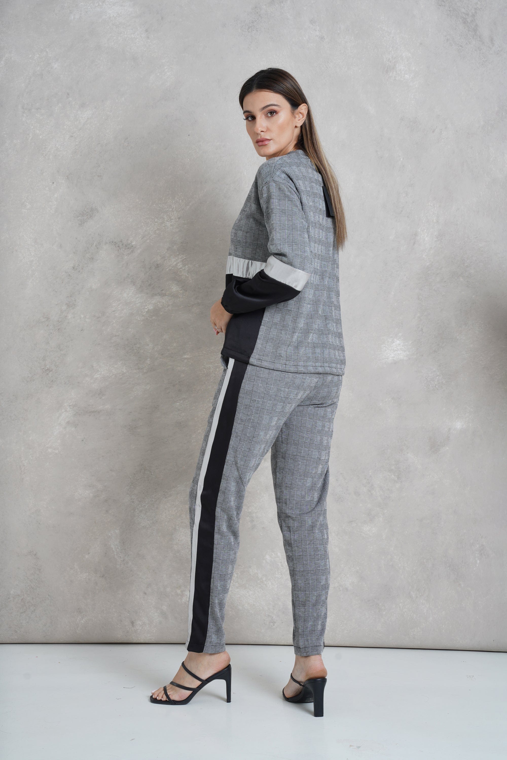 داليدرس بنطلون كاروهات بخط من الجنب باللون الأسود