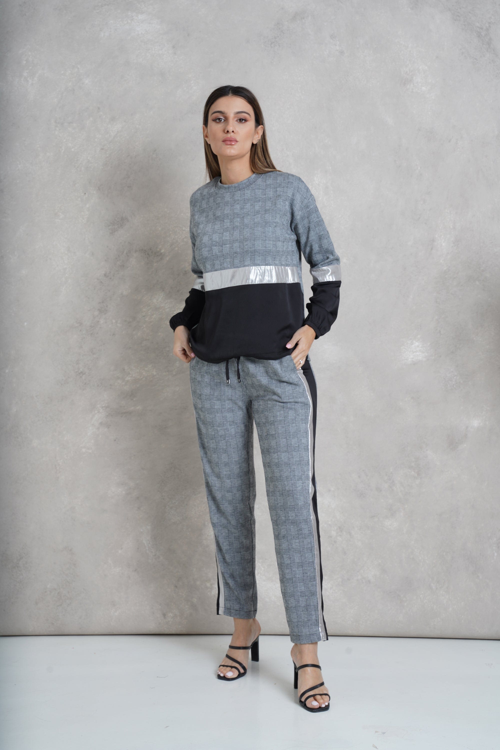 داليدرس بنطلون كاروهات بخط من الجنب باللون الأسود