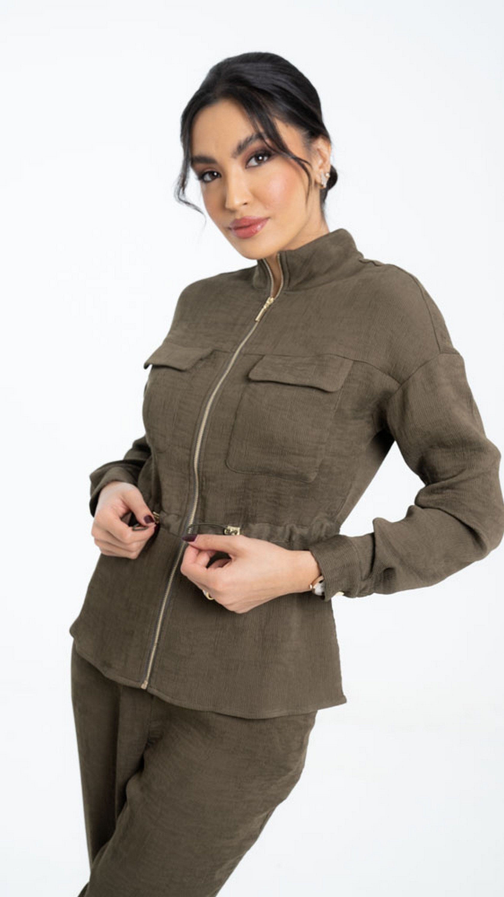 داليدرس جاكيت سادة بخيط على الخصر كم طويل نسائي