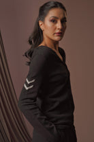 داليدرس بلوفر شتوي برقبة V وأزرار أمامية أسود