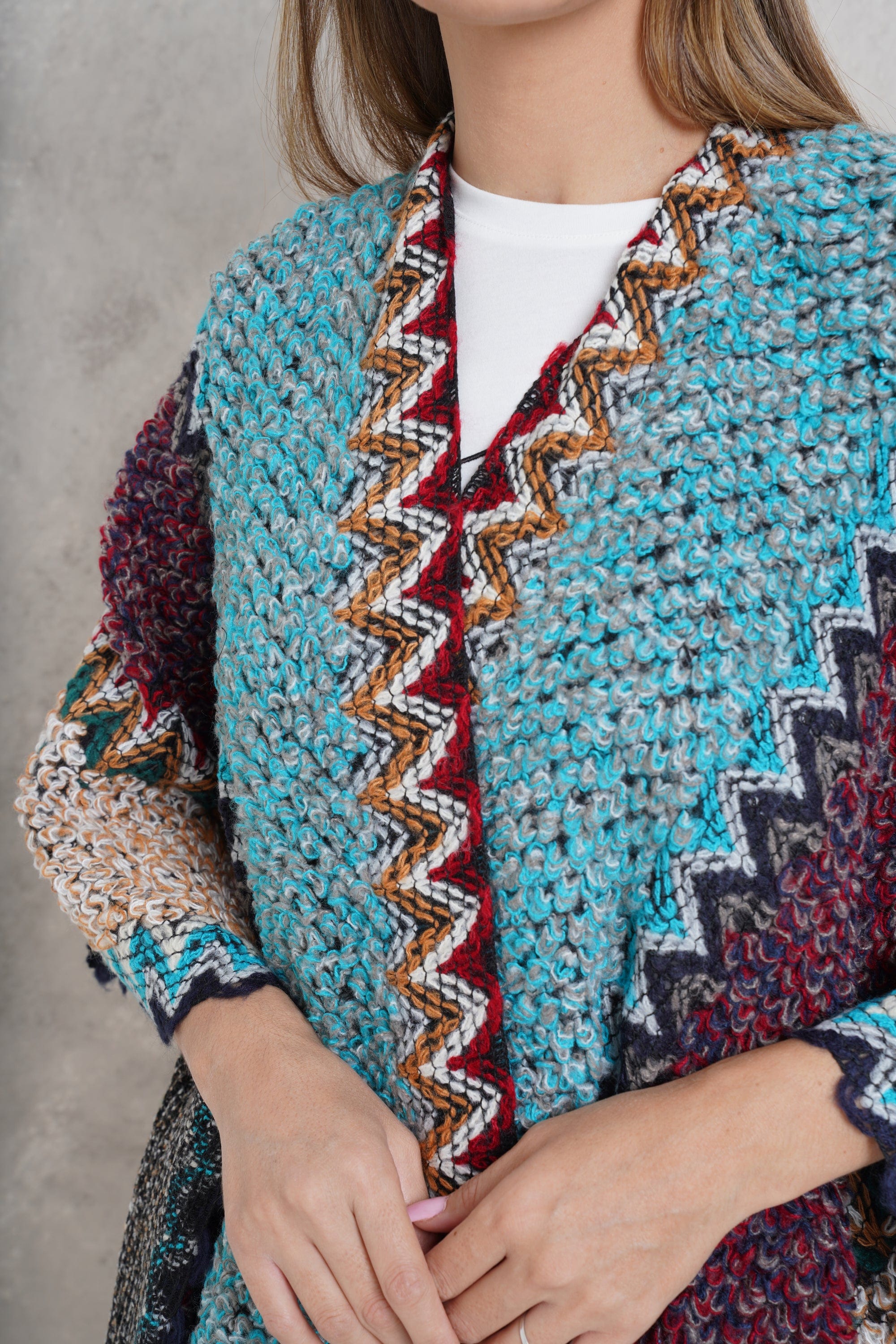 داليدرس بونشو صوف مثلث بكرات من الأسفل متعدد الألوان متعدد الألوان