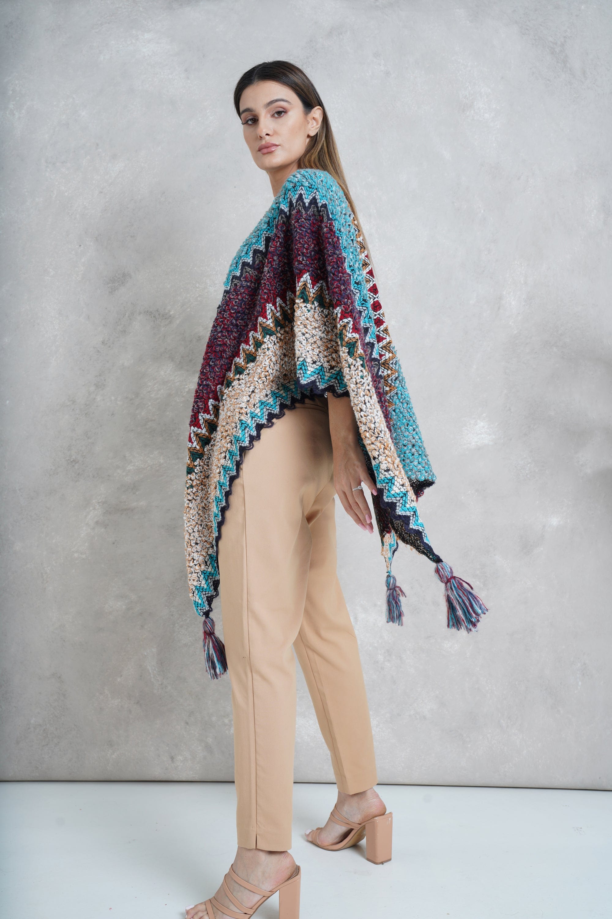 داليدرس بونشو صوف مثلث بكرات من الأسفل متعدد الألوان متعدد الألوان