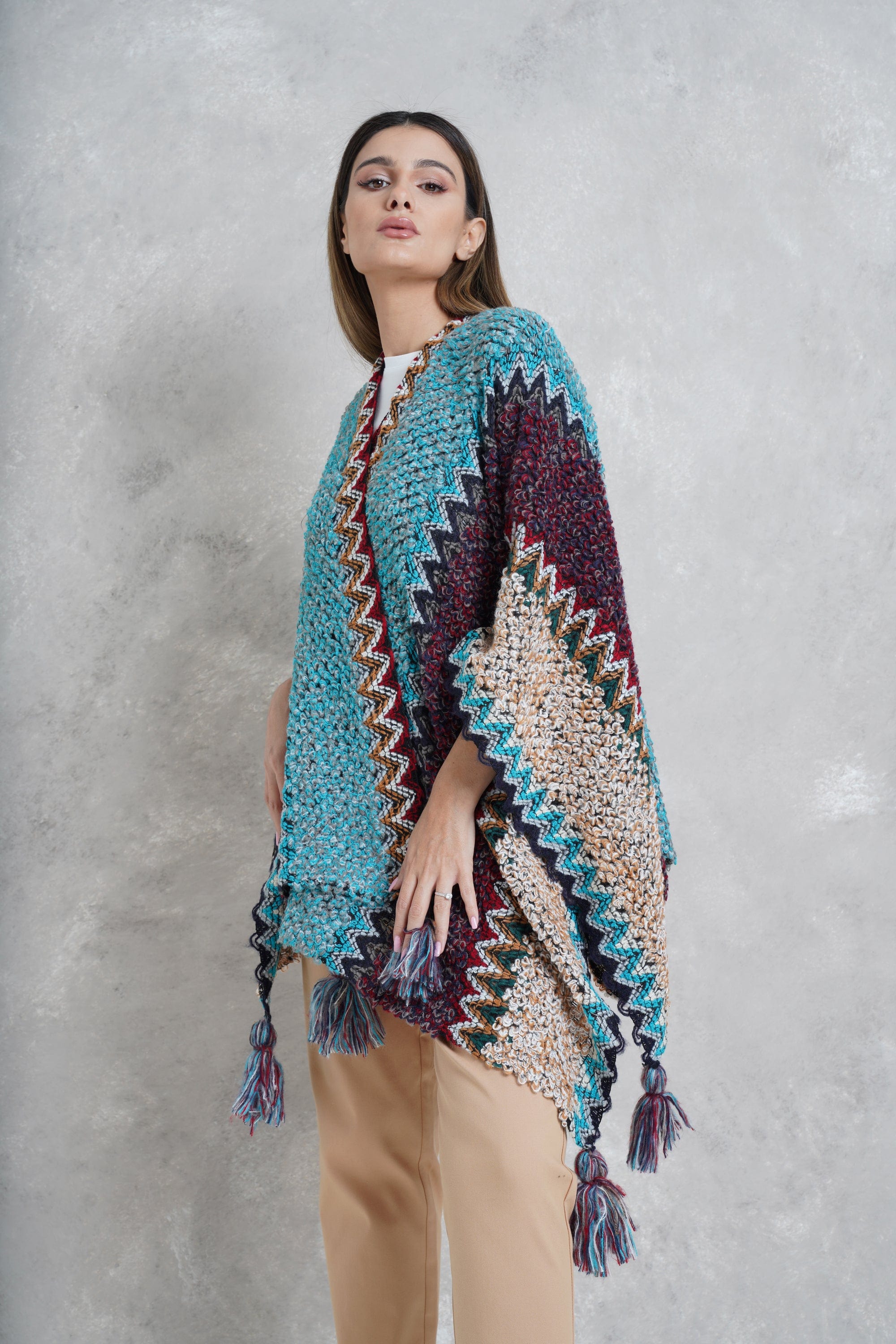 داليدرس بونشو صوف مثلث بكرات من الأسفل متعدد الألوان متعدد الألوان