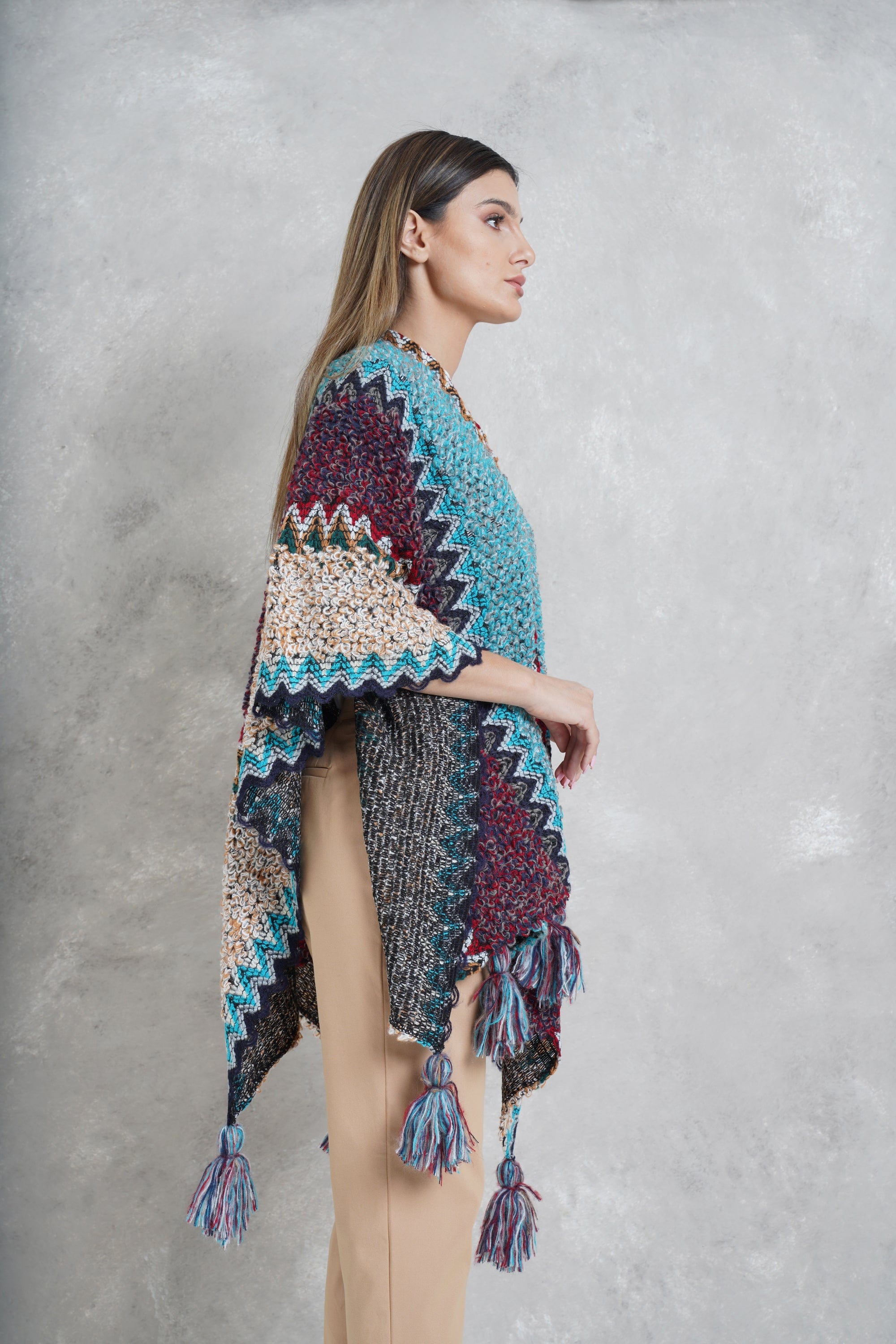 داليدرس بونشو صوف مثلث بكرات من الأسفل متعدد الألوان متعدد الألوان