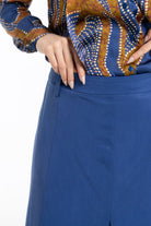 داليدرس تنورة سادة مطرز من أسفل بالخيوط