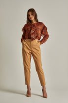 داليدرس بلوزة نسائية منقوشة بنقشة ثعبان برتقالي قاتم