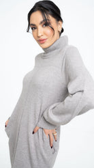 داليدرس بلوزة سادة طويلة بكم طويل ورقبة عالية نسائي