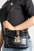 داليدرس حقيبة يد سادة مزينة بحلقات معدنية