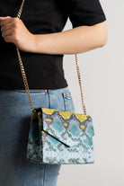 داليدرس حقيبة كروس منقوش بجلد الثعبان متعدد الألوان