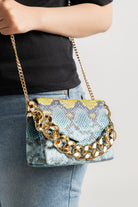 داليدرس حقيبة كروس منقوش بجلد الثعبان متعدد الألوان