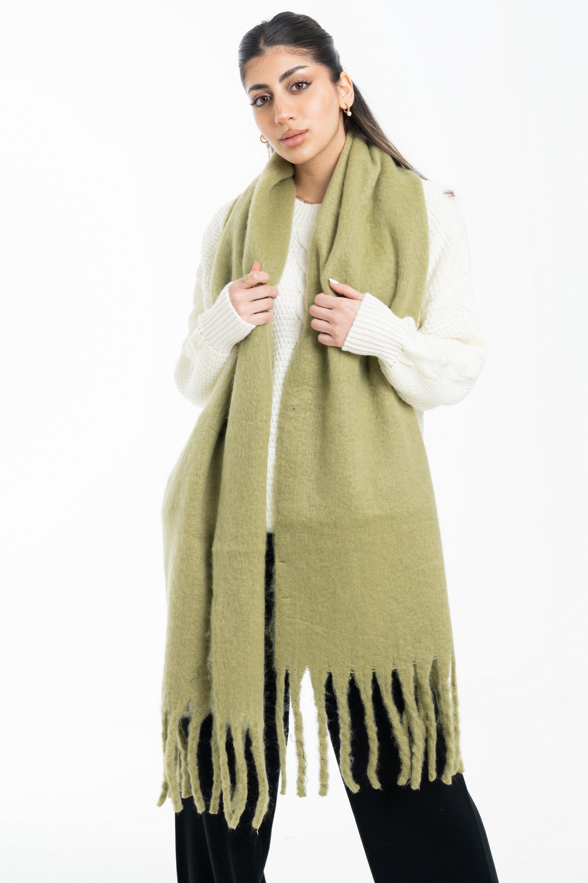 داليدرس وشاح نسائي سادة بخيوط من أسفل زيتوني