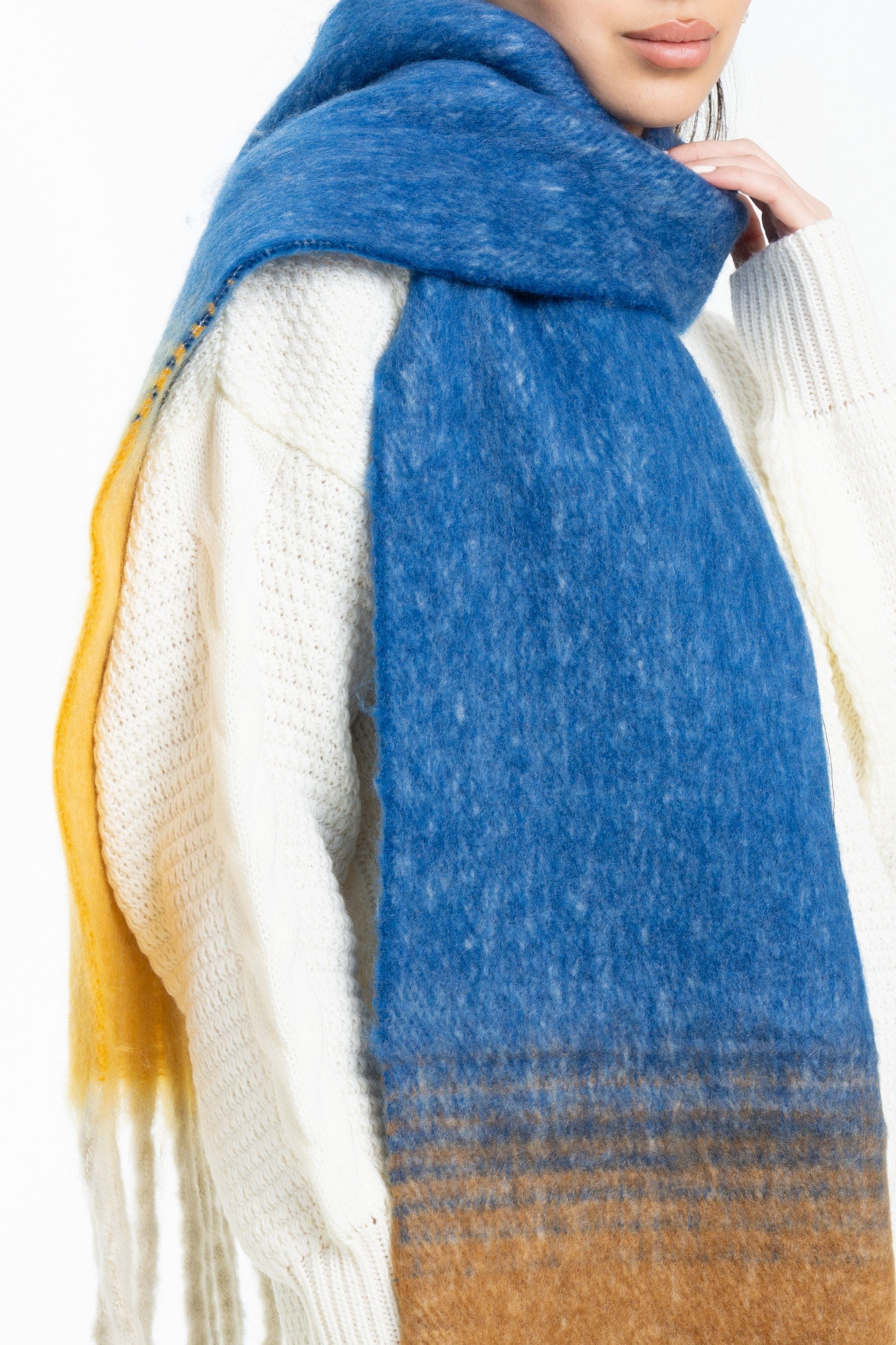 داليدرس شال سادة واسع مزين بالخيوط متعدد الألوان