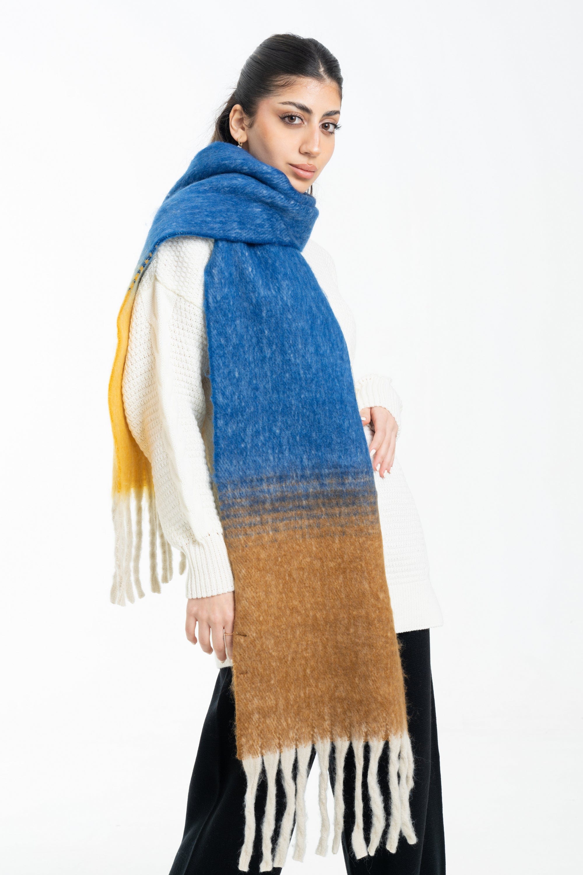 داليدرس شال سادة واسع مزين بالخيوط متعدد الألوان