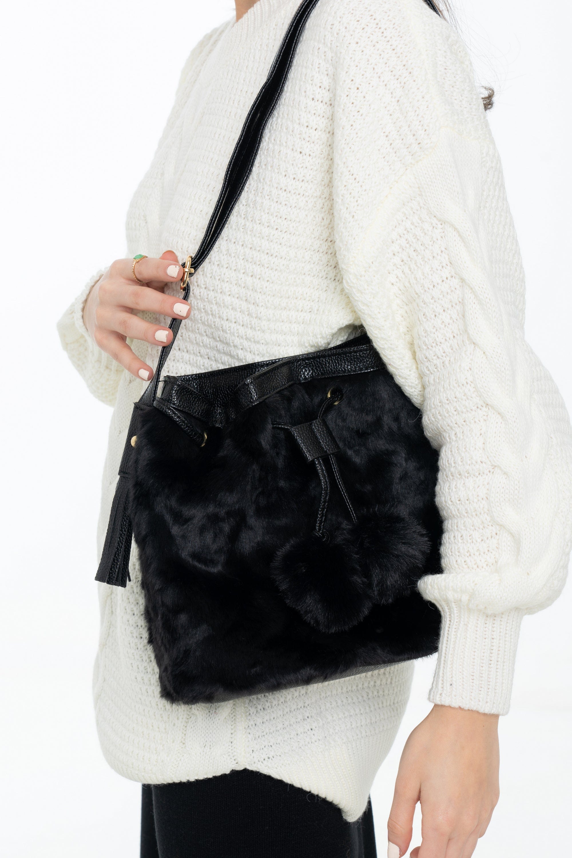 داليدرس حقيبة يد فرو مزينة برباط فرو