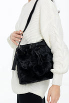 داليدرس حقيبة يد فرو مزينة برباط فرو