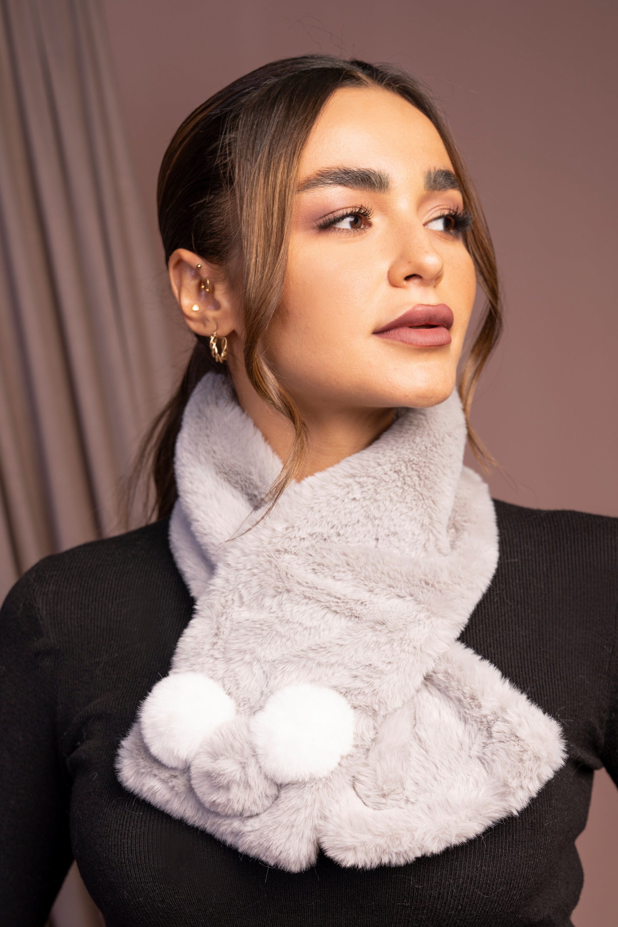 داليدرس وشاح فرو نسائي قصير رمادي