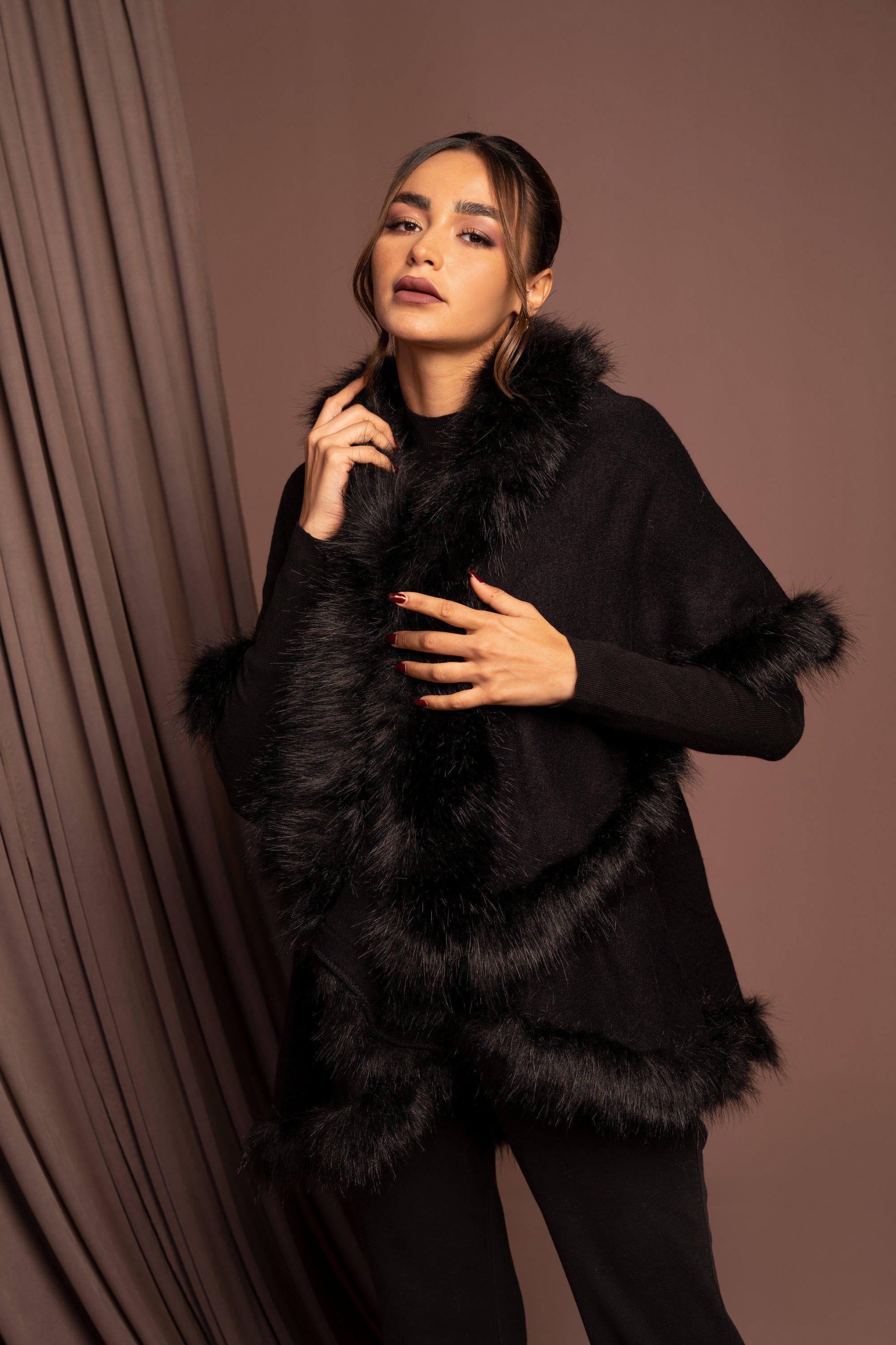 داليدرس بونشو نسائي شتوي صوف مع فرو في النهاية نسائي أسود