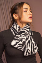 داليدرس وشاح فرو بنقشة حمار وحشي أسود/أبيض