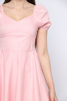 كيتشن فستان قصير سادة مزموم من الخصر