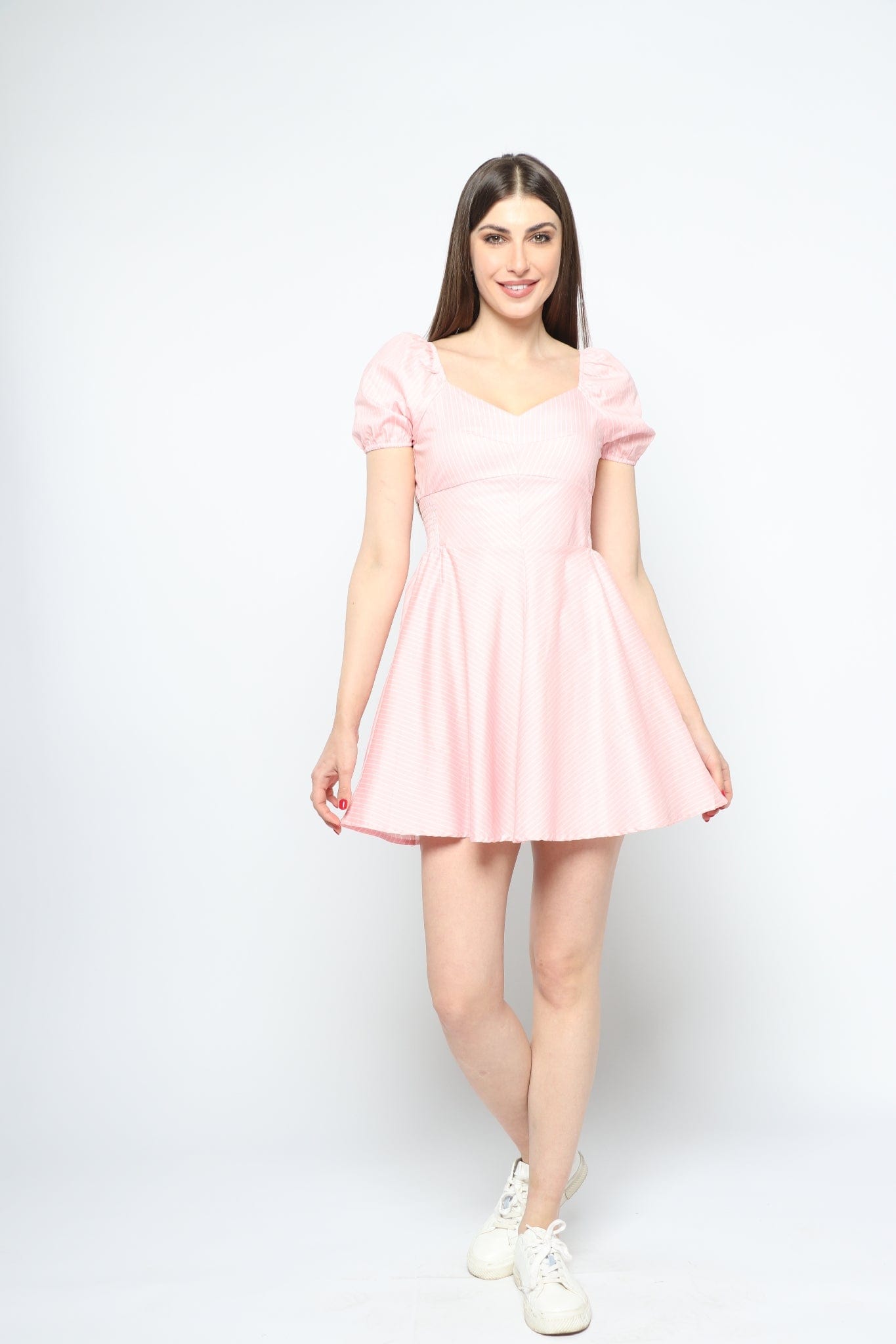 كيتشن فستان قصير سادة مزموم من الخصر