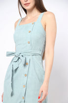 كيتشن فستان شتوي قصير بدون أكمام بحزام علي الخصر مغلق بأزرار أماميه