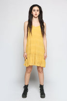 كيتشن فستان قصير بحمالات رفيعة سادة بكشكشة من الاسفل