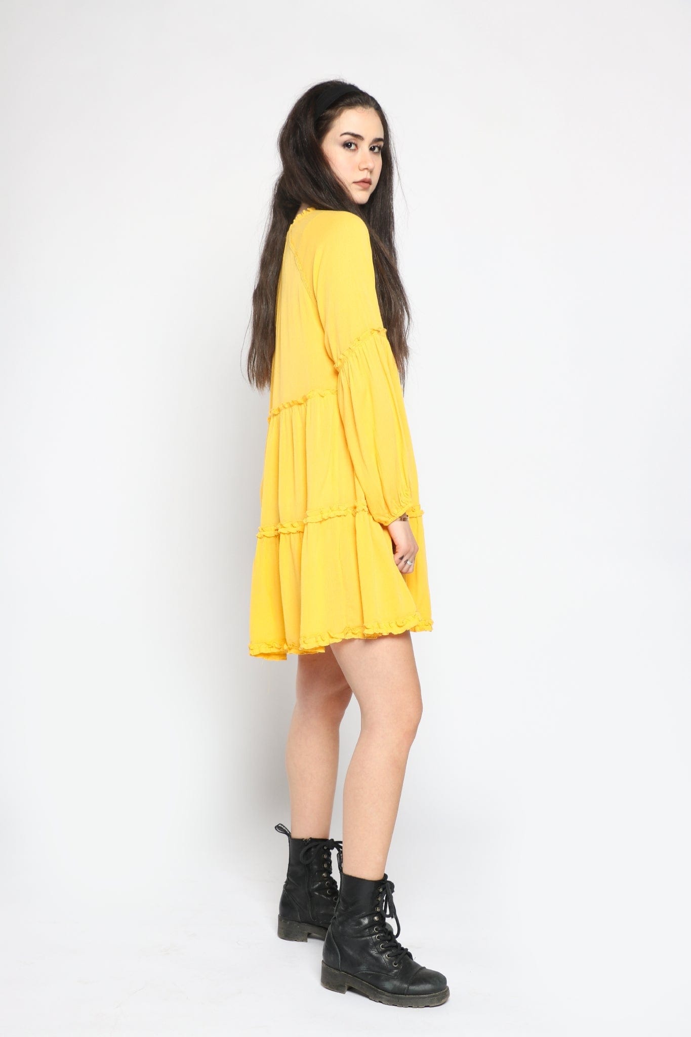 كيتشن فستان قصير مزين بكرانيش من الأسفل