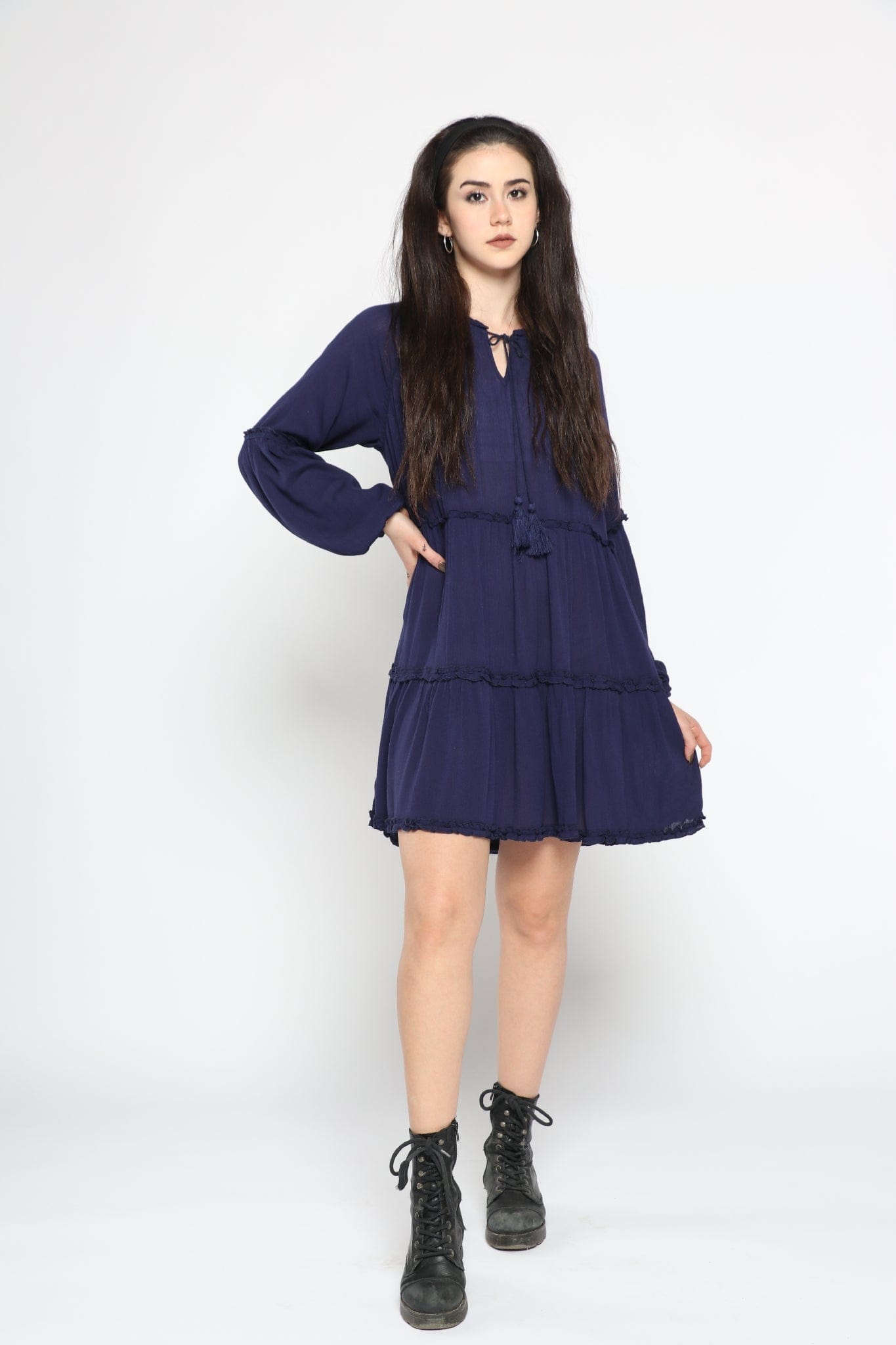 كيتشن فستان قصير مزين بكرانيش من الأسفل