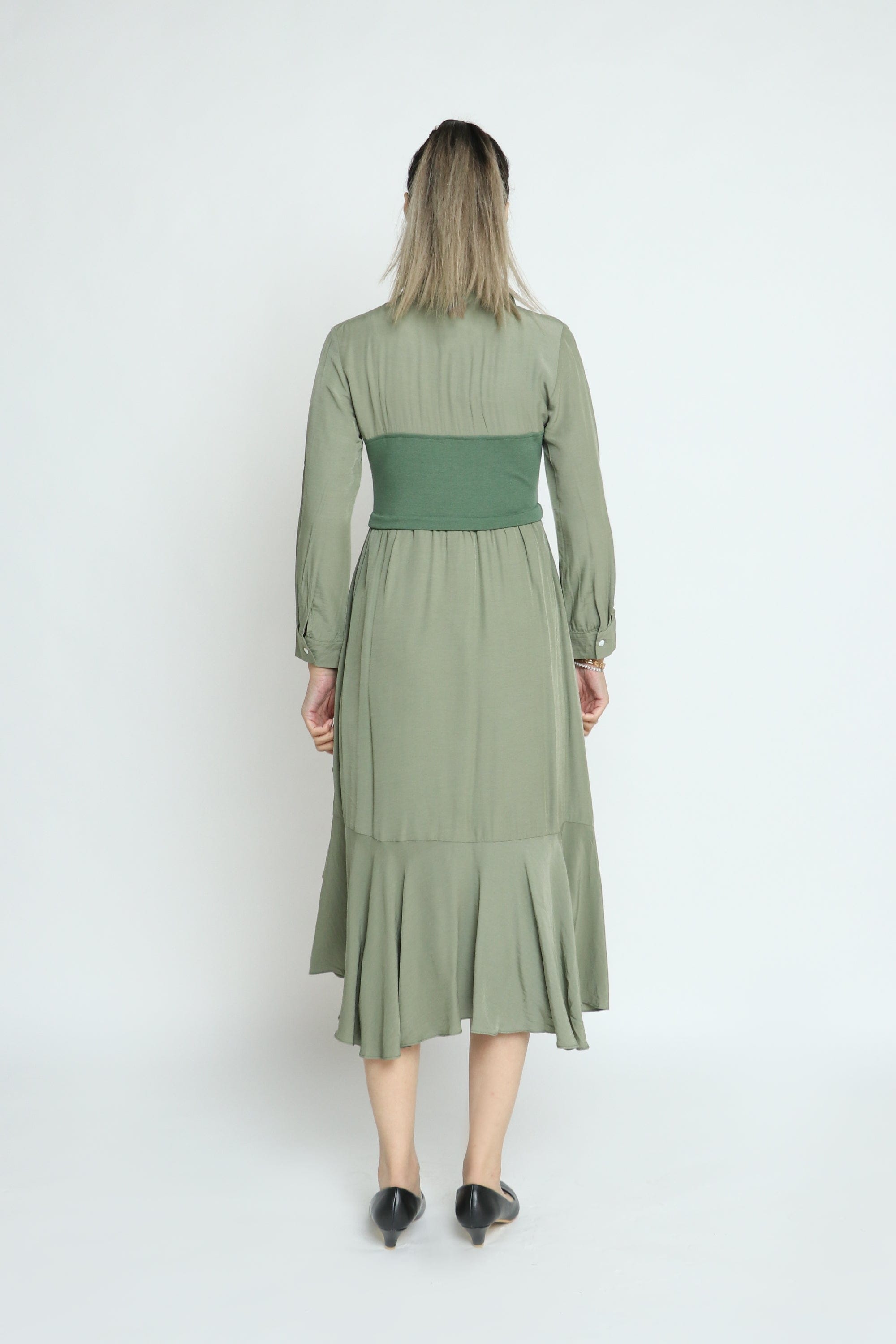 كيتشن فستان ميدي سادة كرانيش من الذيل بكم طويل