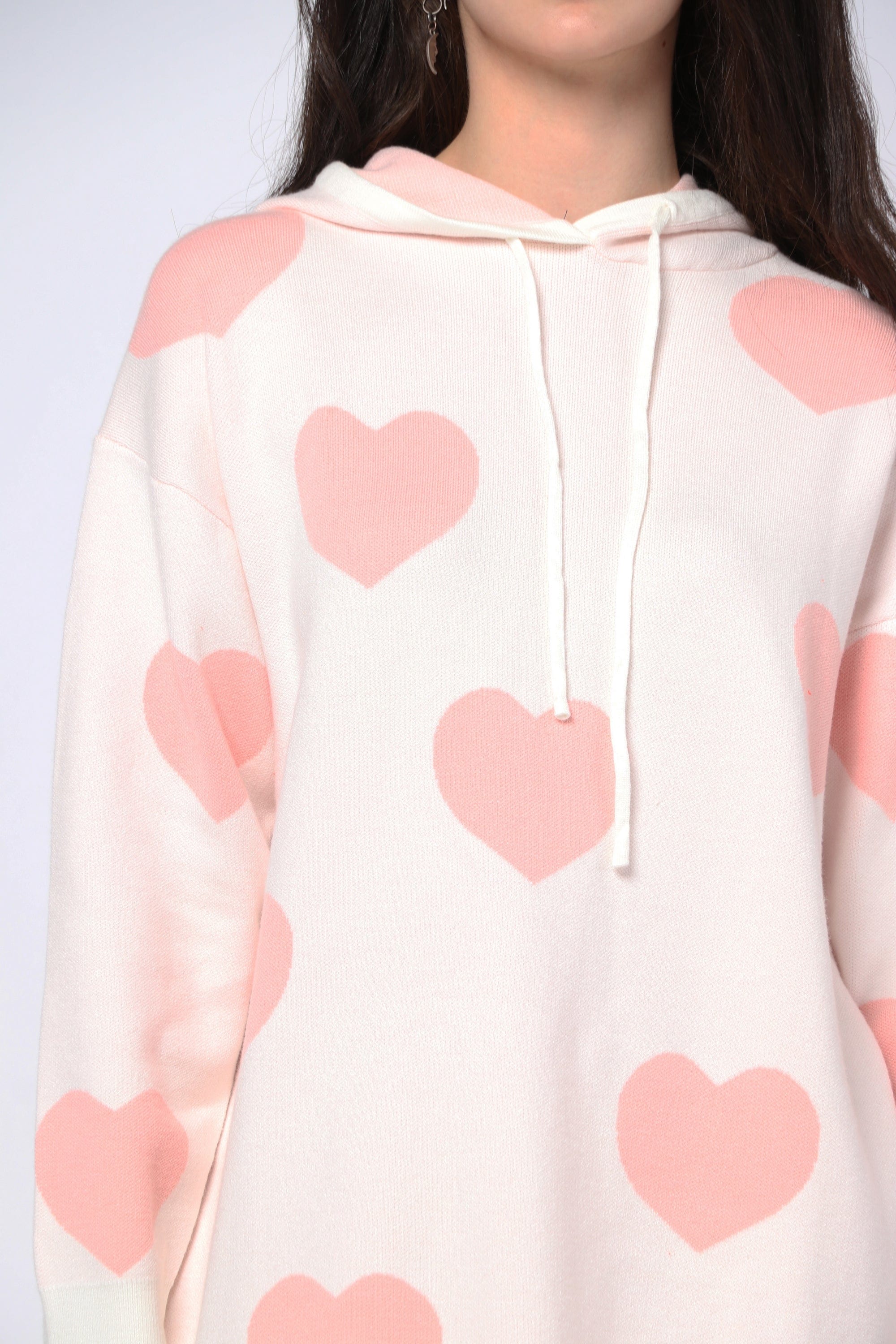 كيتشن فستان ميدي بنقشة قلوب كم طويل بكابشو أبيض