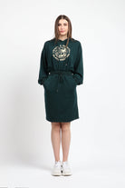 كيتشن فستان ميدي مخصر برباط على الخصر كم طويل بف زمردي