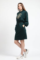 كيتشن فستان ميدي مخصر برباط على الخصر كم طويل بف زمردي