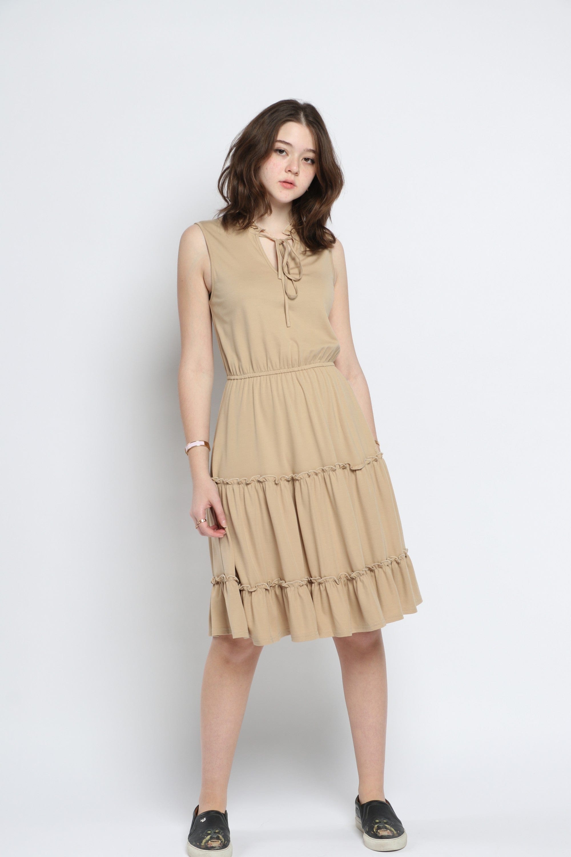 كيتشن فستان ميدي سادة مخصر منفوش برباط على الصدر