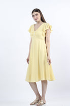 كيتشن فستان ميدي سادة بأزرار على الصدر كم قصير مكشكش