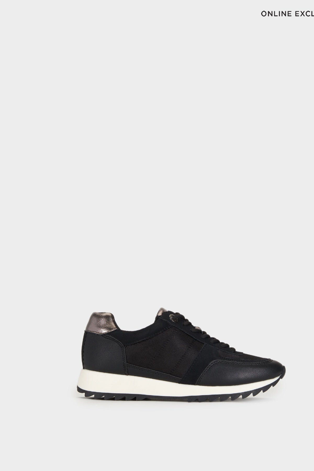 بارفوا كوتشي ساده نسائي بقطعة فضية من الخلف أسود