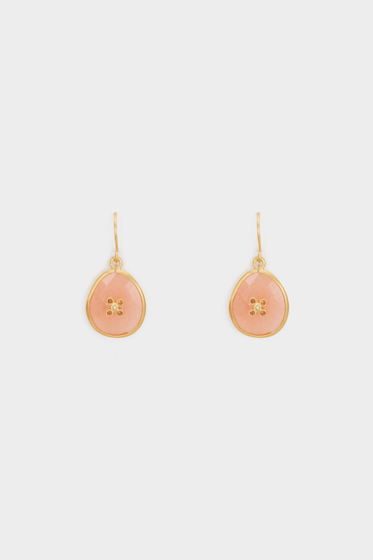 بارفوا حلق بيضاوي مزين باللون الذهبي نسائي مرجاني