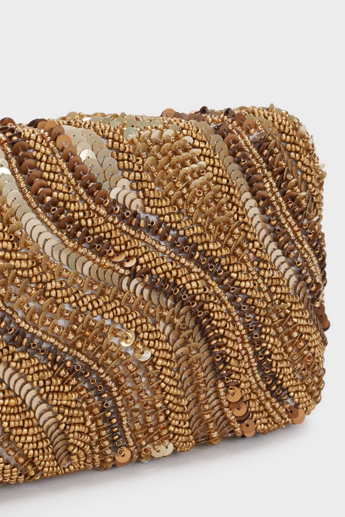 بارفوا شنطة كلاتش مطرز نسائي