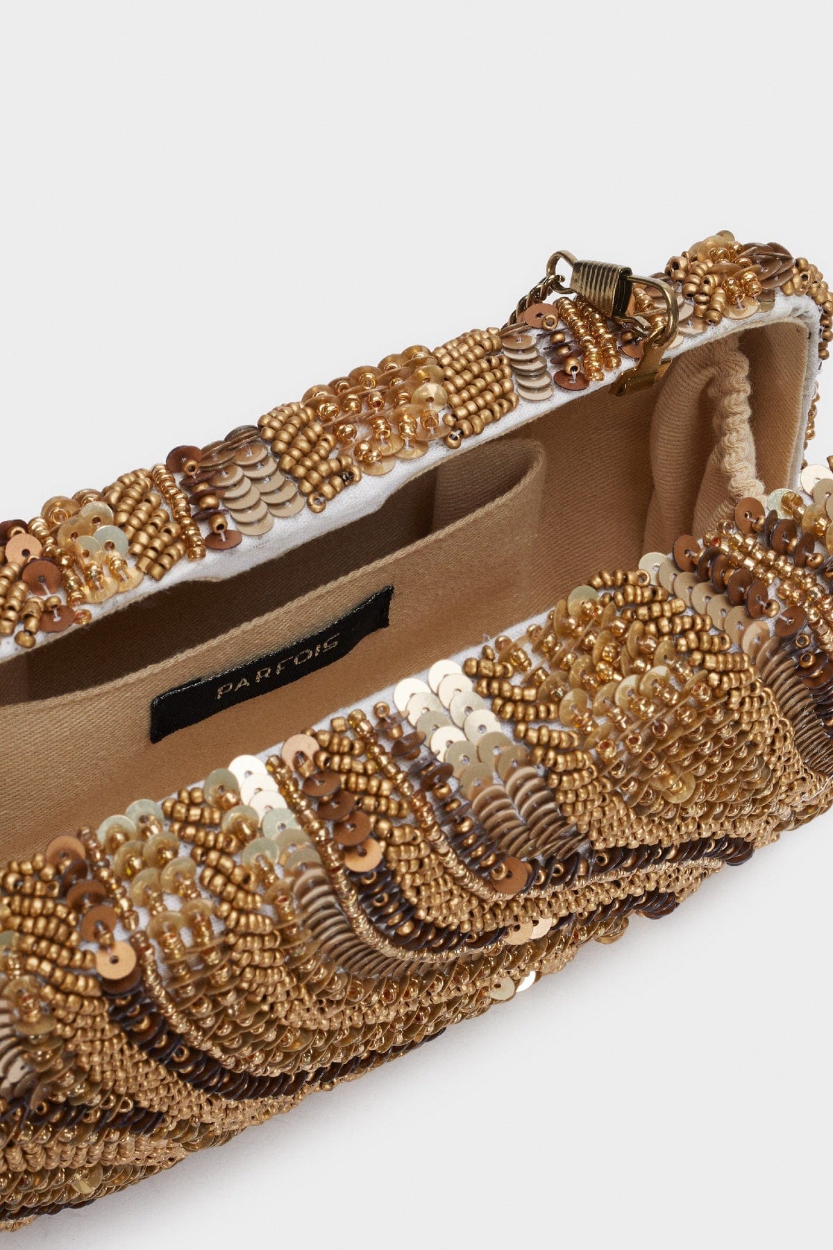 بارفوا شنطة كلاتش مطرز نسائي