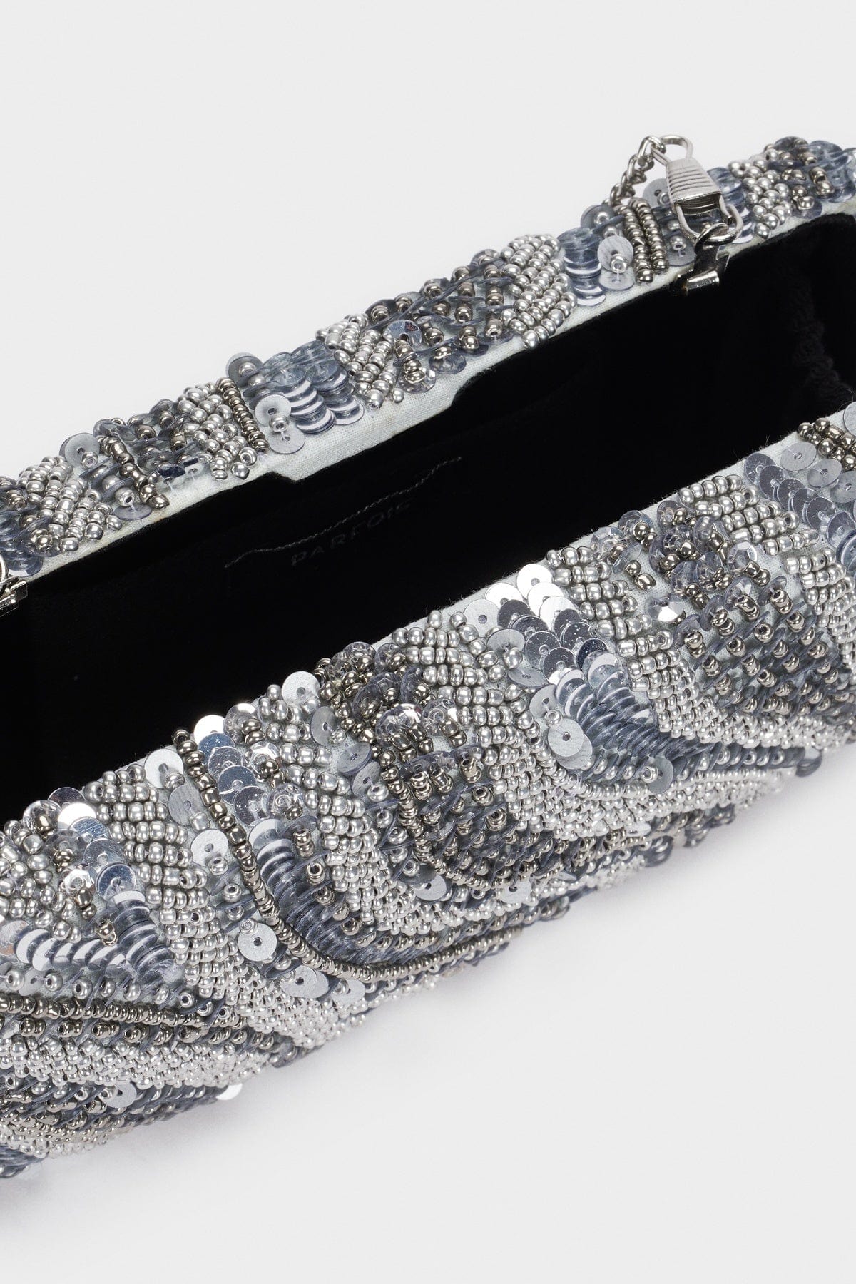 بارفوا شنطة كلاتش مطرز نسائي