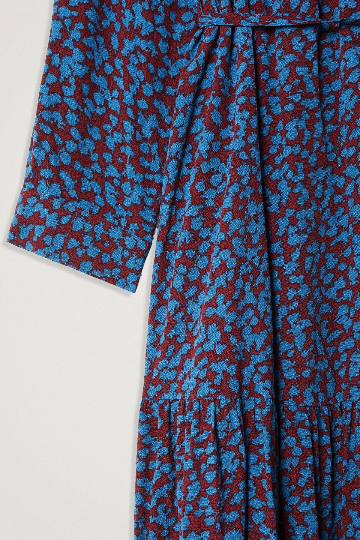 بارفوا فستان ميدي منقوش بحزام على الخصر بأزرار أمامية كم طويل بورغندي