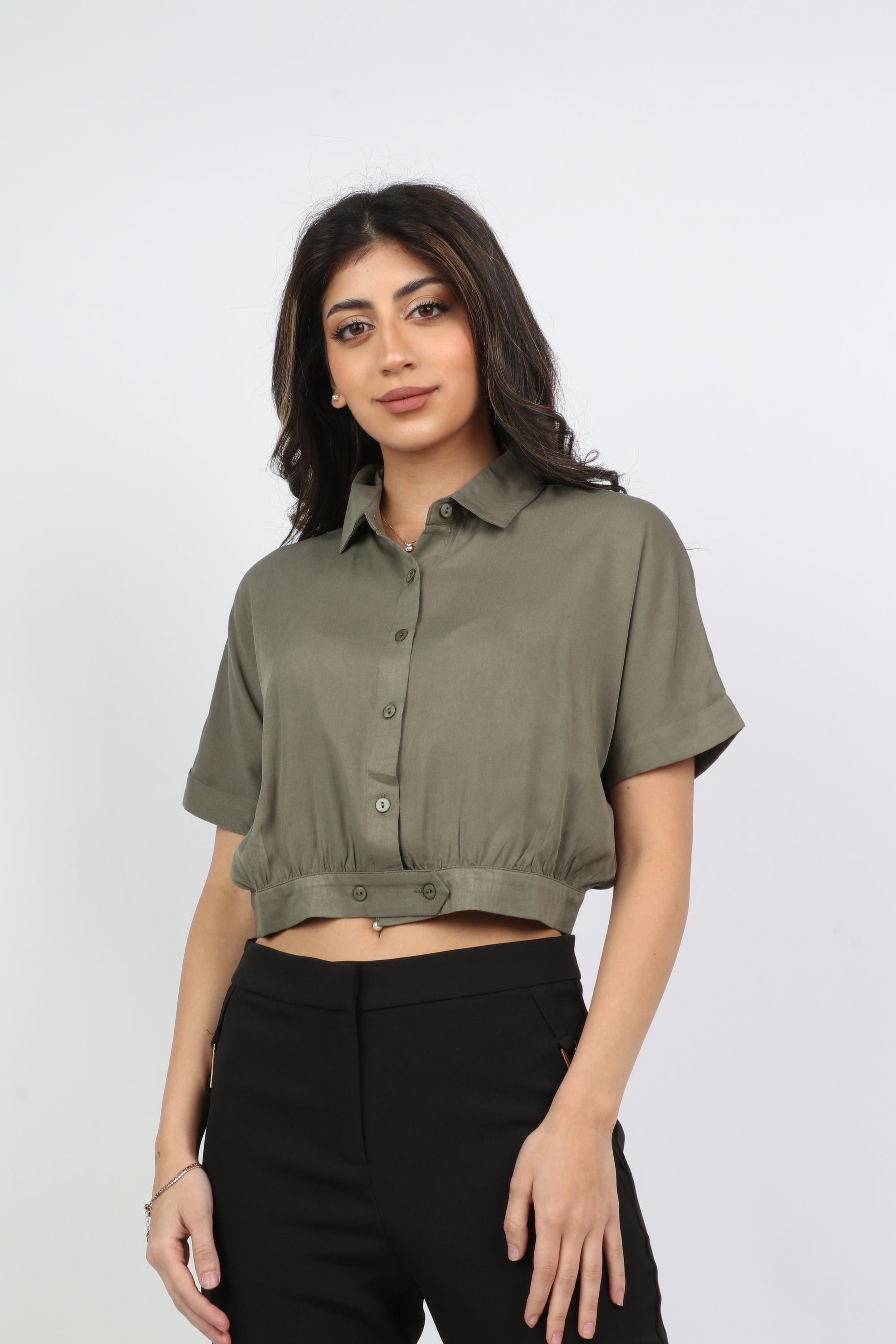 كيتشن بلوزة كم قصير بياقة وأزار أمامية نسائي