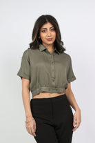 كيتشن بلوزة كم قصير بياقة وأزار أمامية نسائي