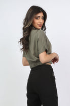 كيتشن بلوزة كم قصير بياقة وأزار أمامية نسائي