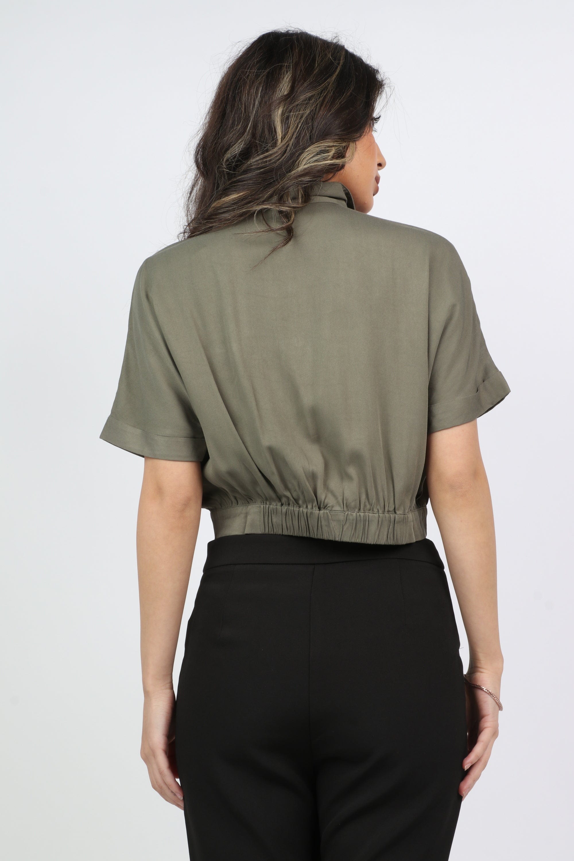 كيتشن بلوزة كم قصير بياقة وأزار أمامية نسائي