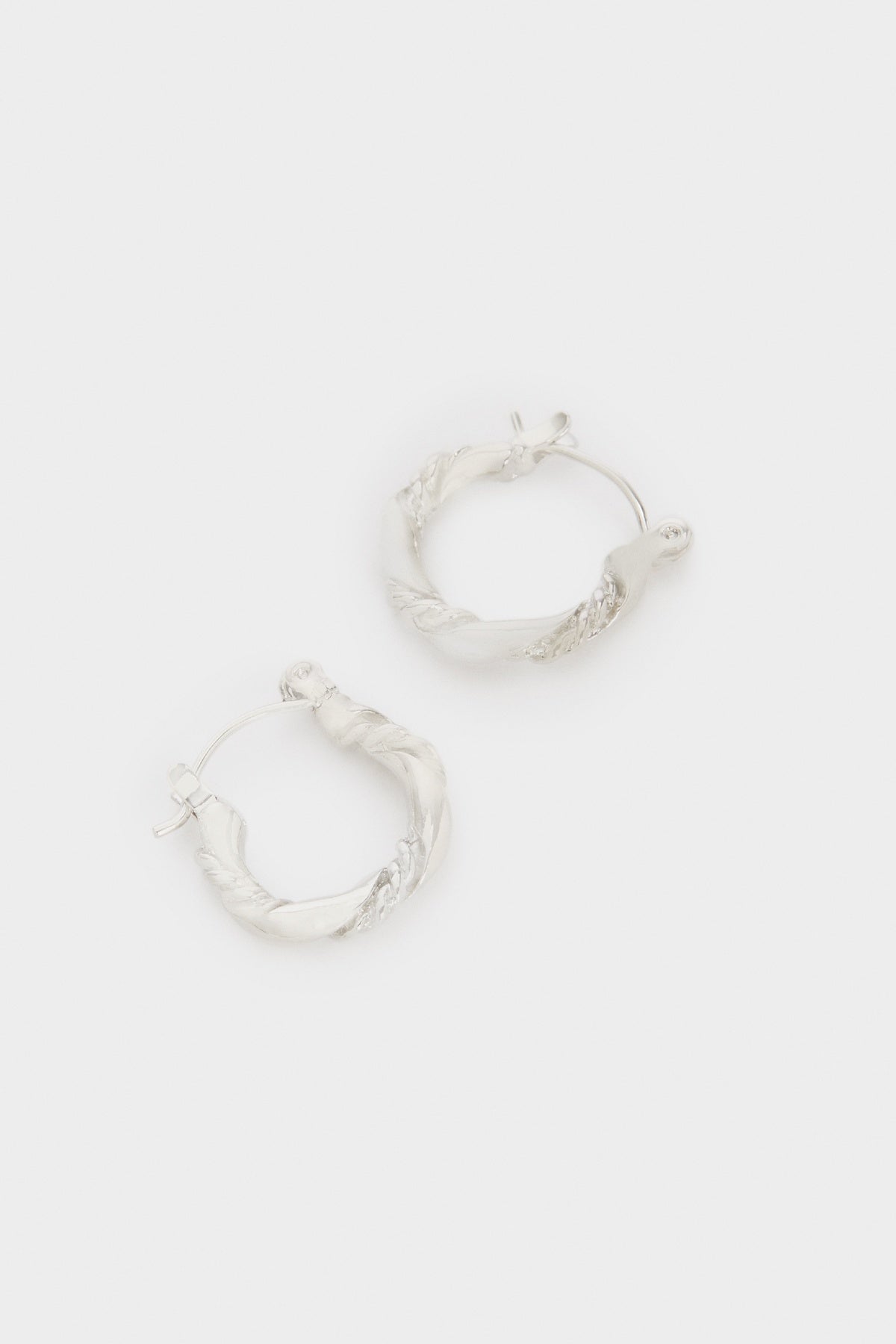 بارفوا حلق منقوش ذهبي نسائي