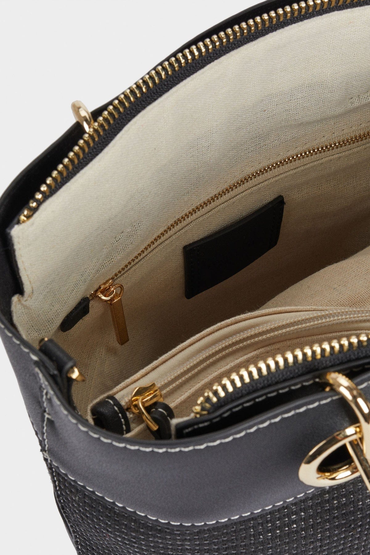 بارفوا حقيبة توت باق متباينة ببطانة كتان أسود