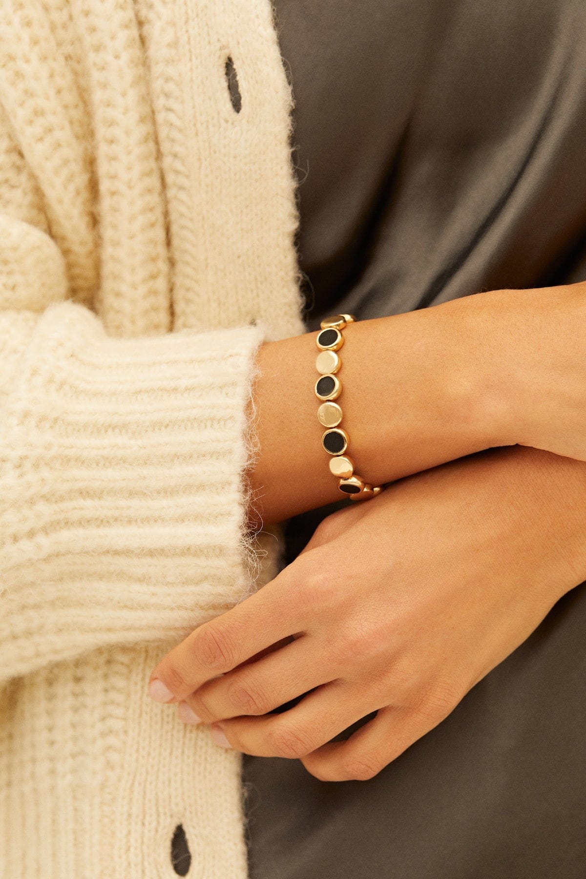 بارفوا أسوارة مزينة بالكرات الذهبية نسائي أسود