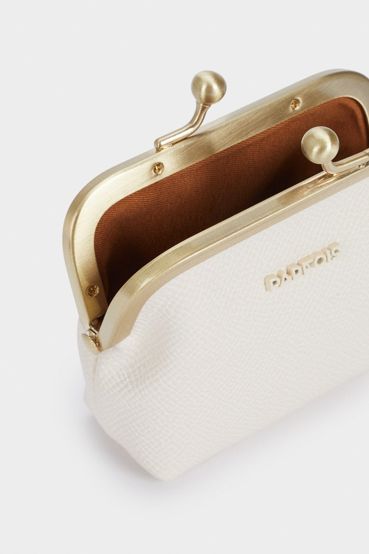 بارفوا بوك نسائي بإبزيم المشبك بيج فاتح